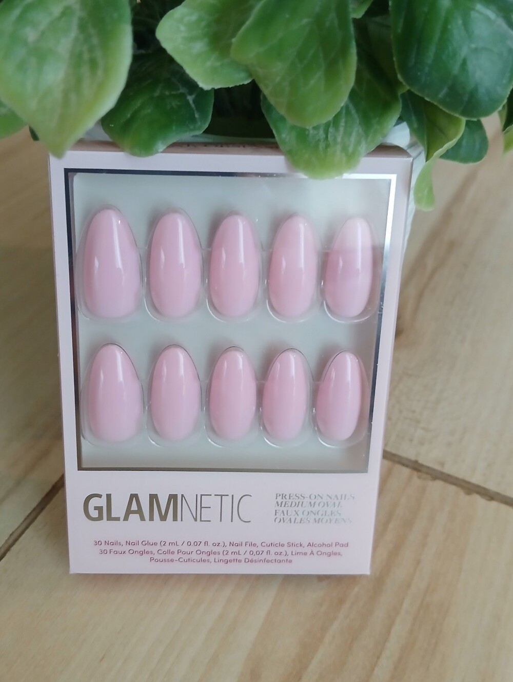 NWT Glamnetic Press On Nails In Medium Oval ~ Pink Obession Pink Power.